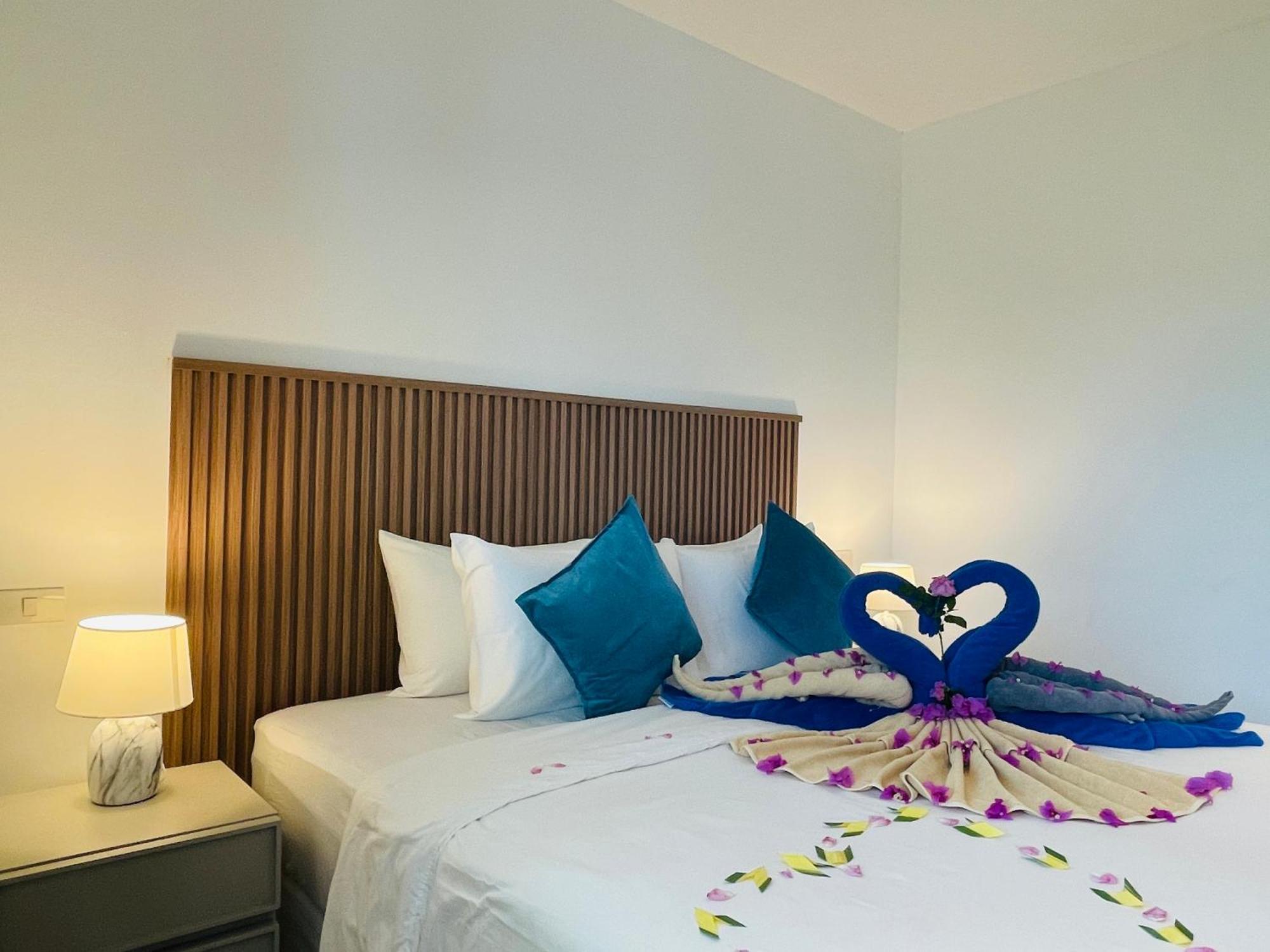 Baan Saint-Tropez Seaview Villas Kata Beach Exterior photo